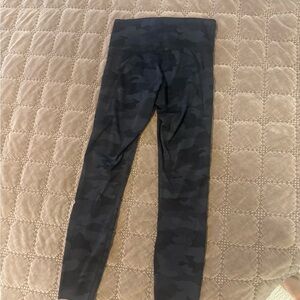 Women’s Lululemon Align 3/4 yoga tights - black camo